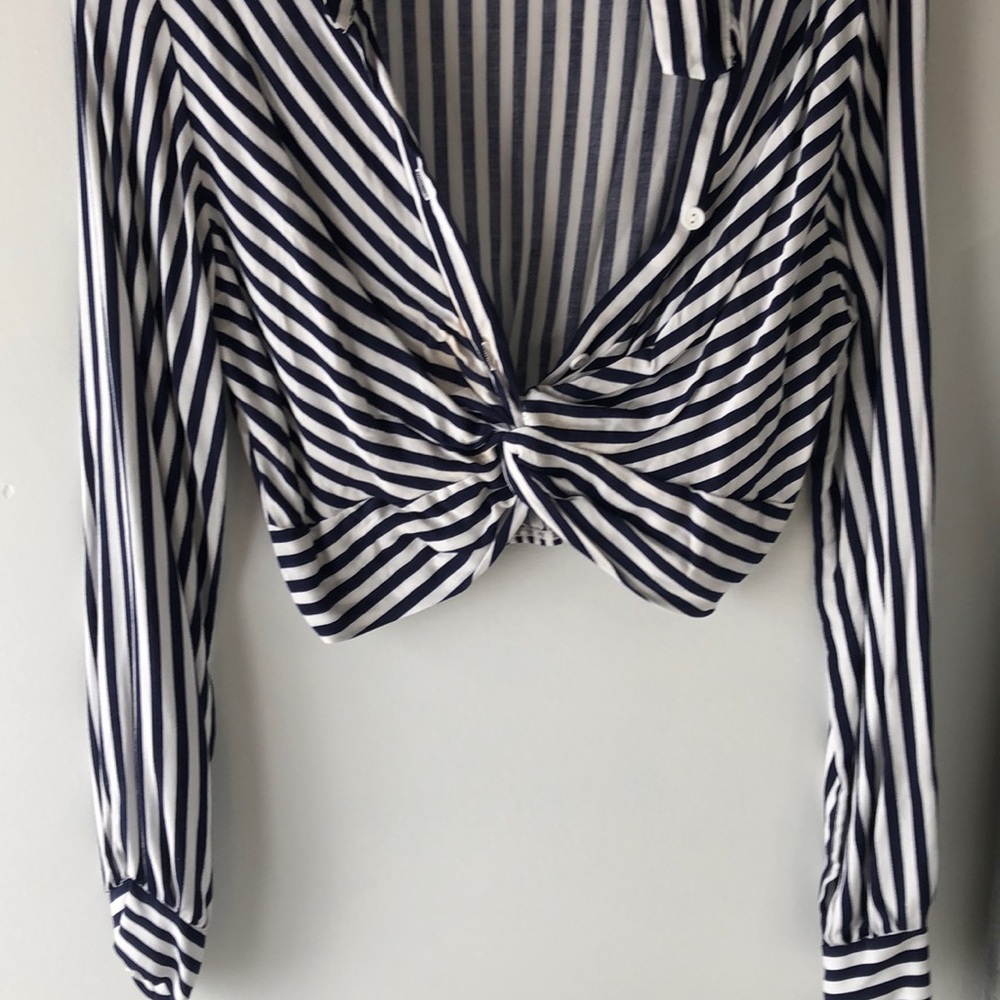 Long sleeve crop top